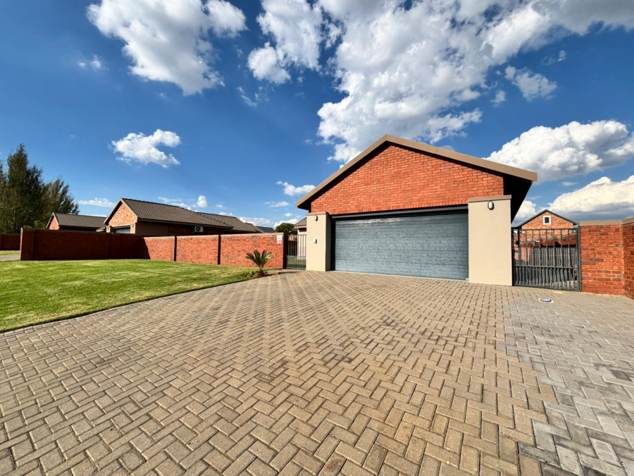 3 Bedroom Property for Sale in Van Der Hoff Park North West